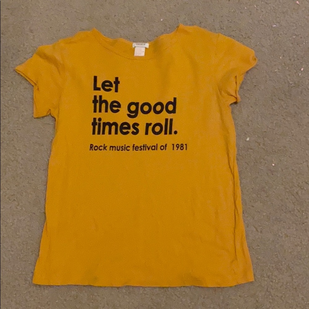 A cute girls forever 21 orange t-shirt.